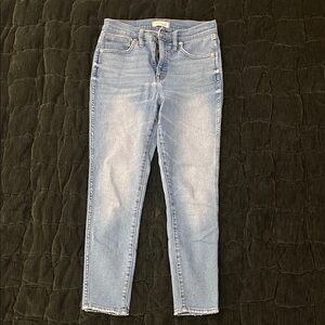 Madewell 10” High Rise Skinny Crop Jeans in Horne Wash (Light Blue)